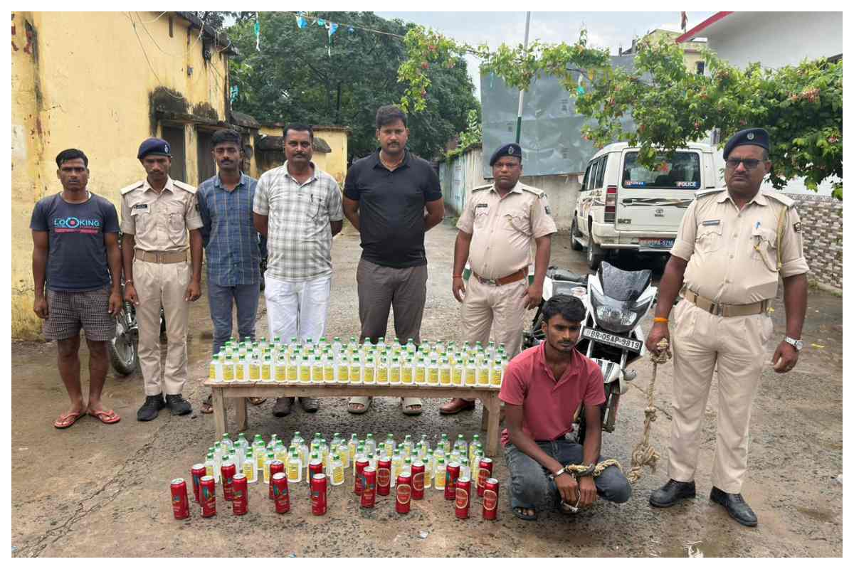 Motihari News: शराबबंदी कानून तोड़ने वालों पर सख्त शिकंजा, बाइक से हो रही थी तस्करी