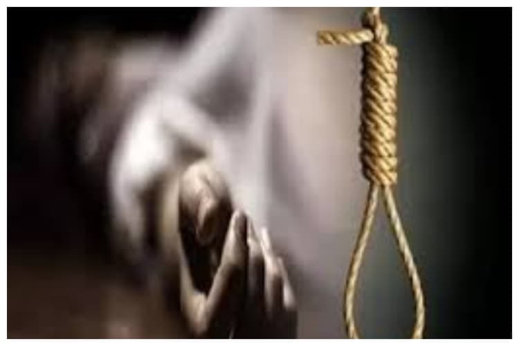 Motihari News: घर के अंदर फंदे से लटका मिला युवक, जांच में जुटी पुलिस