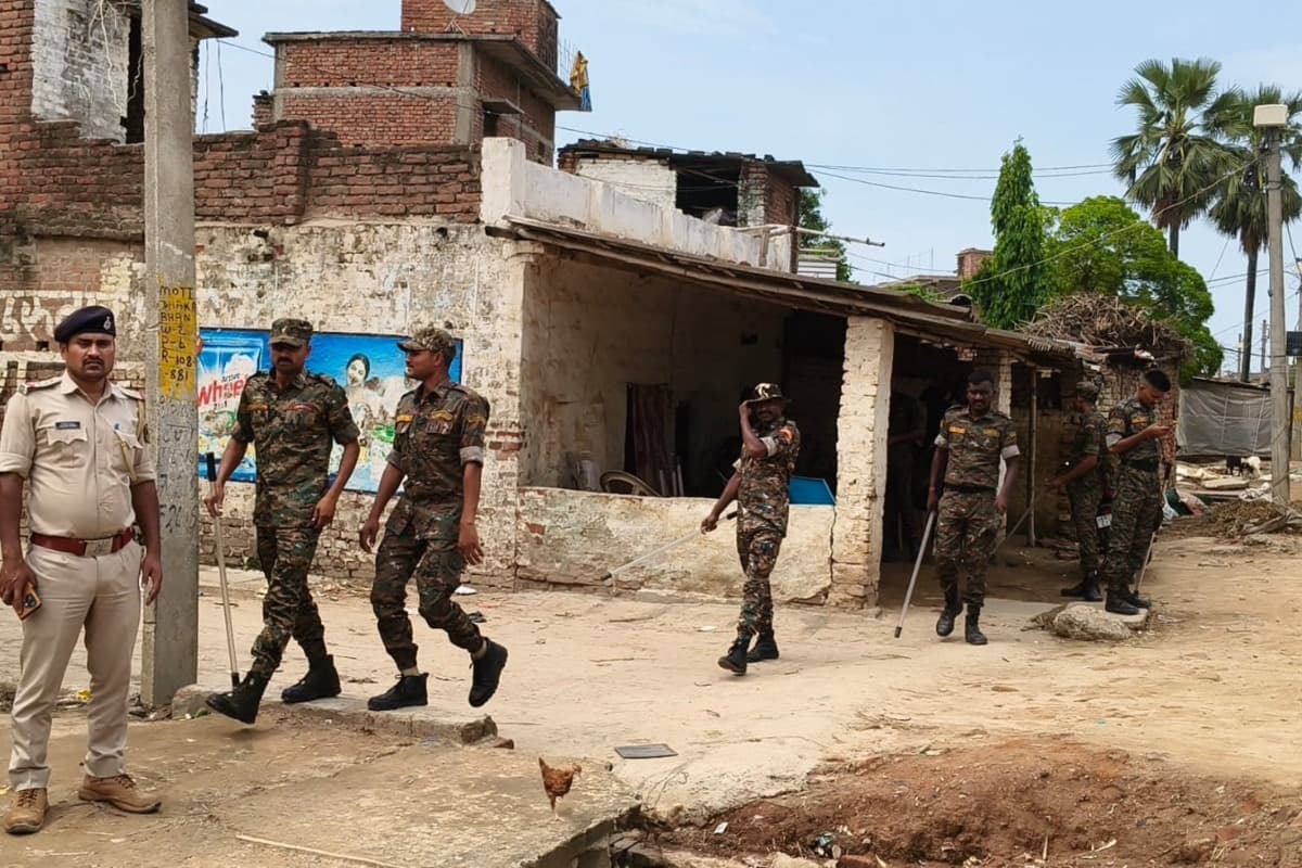 Motihari News: महायज्ञ के दौरान तनाव फैलाने वालों पर सख्ती, दो दर्जन उपद्रवी गिरफ्तार