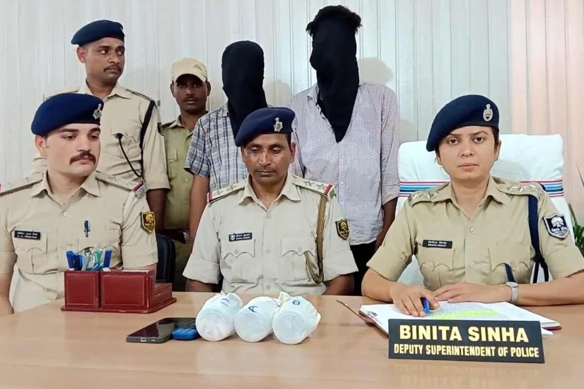 मुजफ्फरपुर: स्मैक के साथ दो धंधेबाज गिरफ्तार, पुलिस ने घेराबंदी कर रंगेहाथ दबोचा