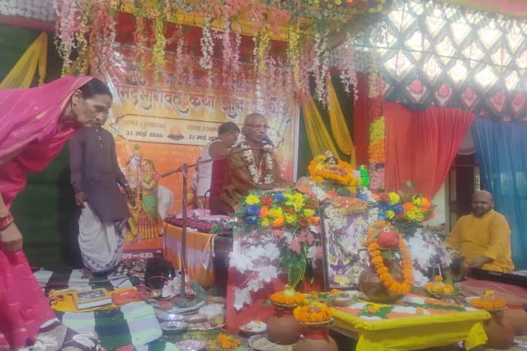 मुजफ्फरपुर: श्रीमद्भागवत कथा का भव्य शुभारंभ, कलश यात्रा के साथ गूंजा जयकारा