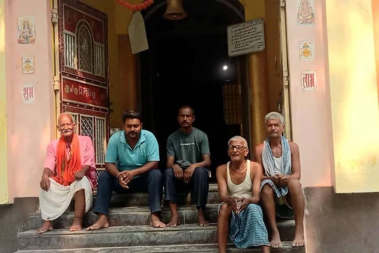 मुजफ्फरपुर: चोरों ने शंभू स्थान मंदिर को बनाया निशाना, ताला काटकर लाउडस्पीकर समेत कई सामान उड़ाए