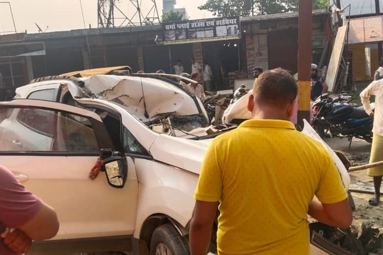 मुजफ्फरपुर: गोबरसही-डुमरी रोड पर भीषण हादसा, कार के उड़े परखच्चे, युवक की मौत