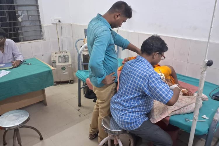 Muzaffarpur News: आपसी विवाद में महिला की बेरहमी से पिटाई,कान काटकर सोने की बाली छीनी