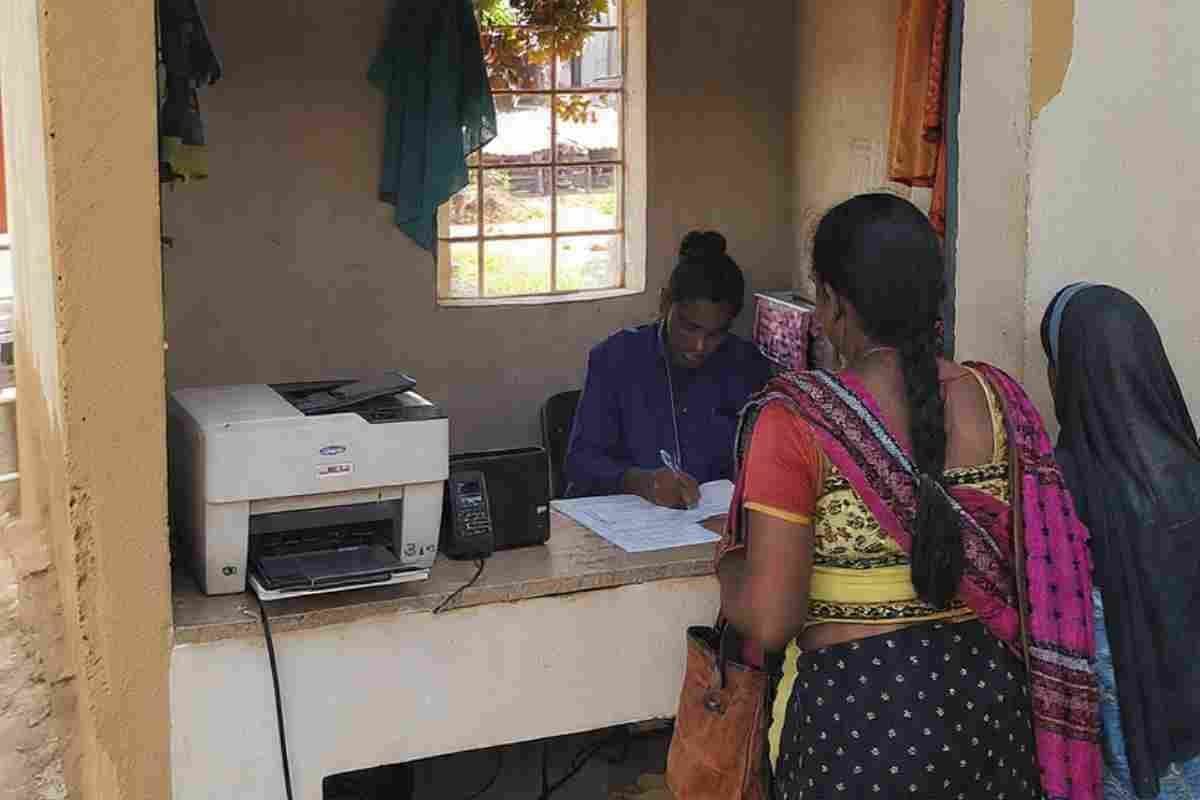 Muzaffarpur News: फर्जी वेबसाइट से आधार-पैन बनाने वाला शातिर गिरफ्तार, डिजिटल सेवा केंद्र की आड़ में चल रहा था खेल