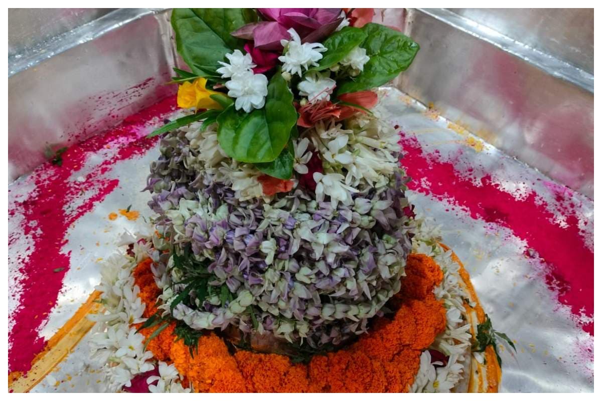 मंगला आरती के बाद बाबा गरीबनाथ का भव्य शृंगार, जलाभिषेक को उमड़े हजारों भक्त