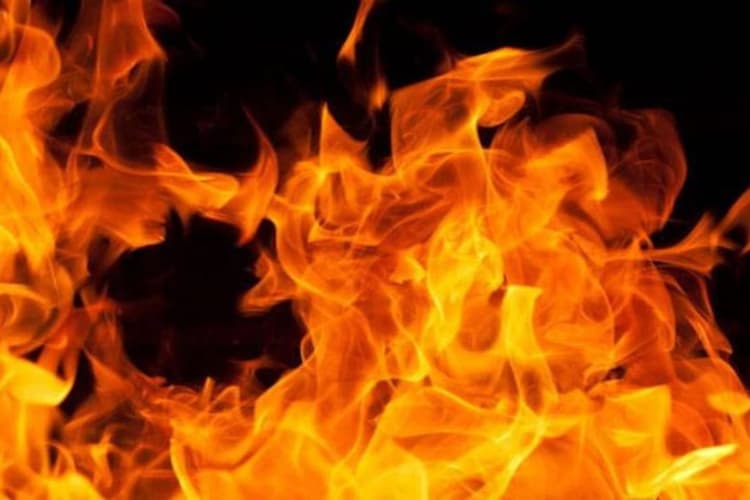 Muzaffarpur: घर में सो रहा व्यक्ति जिंदा जलकर राख, जैतपुर में भीषण अग्निकांड