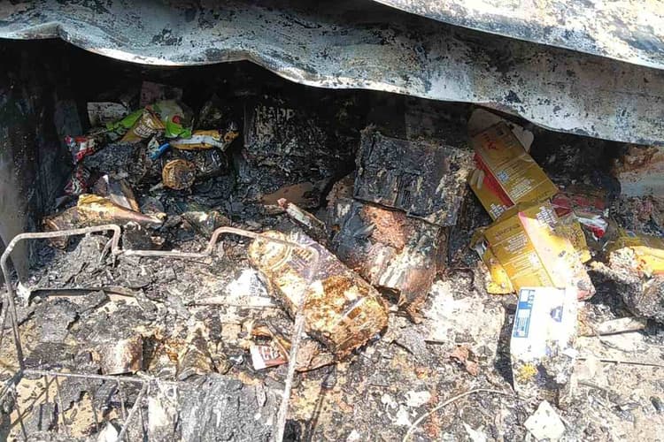 Muzaffarpur: मनियारी में केक हाउस में भीषण आग, लाखों का सामान जलकर राख