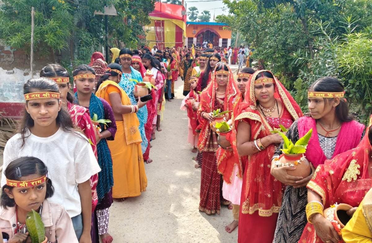 Muzaffarpur News: भक्तिमय माहौल: हरपुर बलड़ा में अष्टयाम महायज्ञ का आगाज, भव्य कलश यात्रा में उमड़ा जनसैलाब