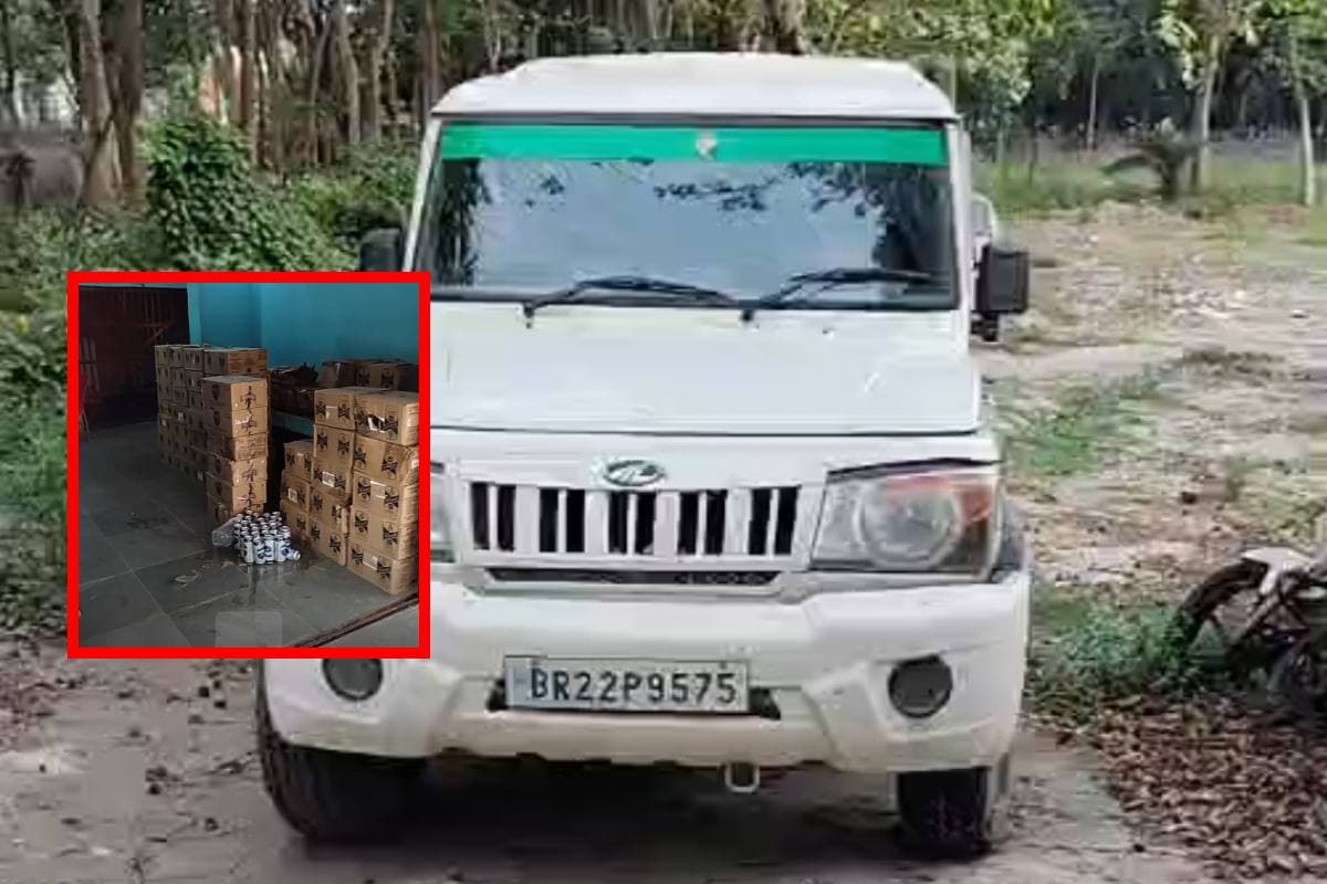 Muzaffarpur: पुलिस की बड़ी कार्रवाई, बोलेरो से 54 पेटी विदेशी शराब जब्त