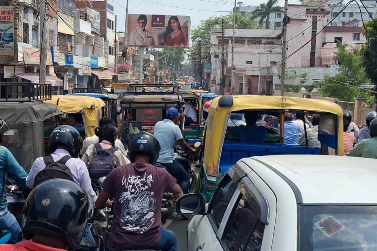 Muzaffarpur News: महाजाम: कलमबाग चौक से मोतीझील तक थमी शहर की रफ्तार, एम्बुलेंस और स्कूल फंसी बसें