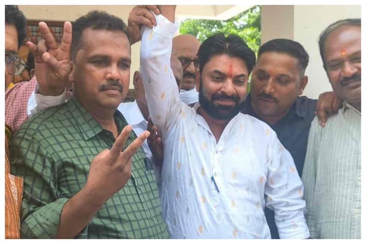 मुजफ्फरपुर: बीजेपी के मेयर और विधायक, फिर भी निगम की सत्ता पर विजेंद्र चौधरी का कब्जा, सभी उम्मीदवार जीते