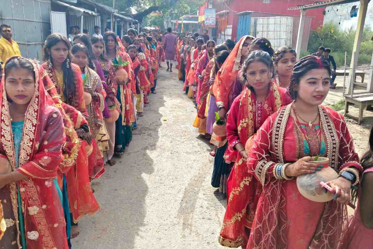 मुजफ्फरपुर: हाथी-घोड़े और बैंड-बाजे के साथ निकली भव्य कलश यात्रा, भक्तिमय हुआ इलाका