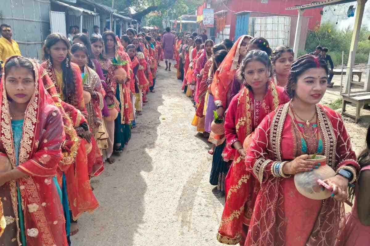 मुजफ्फरपुर: हाथी-घोड़े और बैंड-बाजे के साथ निकली भव्य कलश यात्रा, भक्तिमय हुआ इलाका