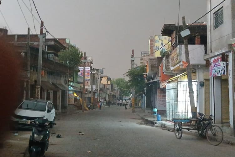 मौसम का यू-टर्न: आंधी और मूसलाधार बारिश से मिली भीषण गर्मी से राहत, उड़े छप्पर, सड़कें हुईं जलमग्न