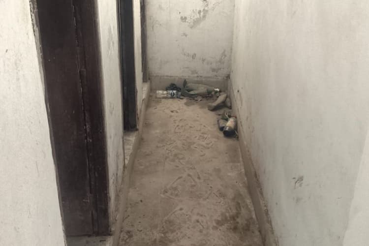 प्रशासन का स्वच्छता का पाठ अपने ही दफ्तरों में फेल: प्रखंड कार्यालय परिसर में फैली गंदगी