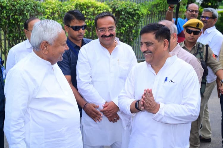 एमएलसी चुनाव से पहले नीतीश कुमार एक्टिव, संजय झा आवास पर हुई बड़ी बैठक, इन नामों पर हुई चर्चा