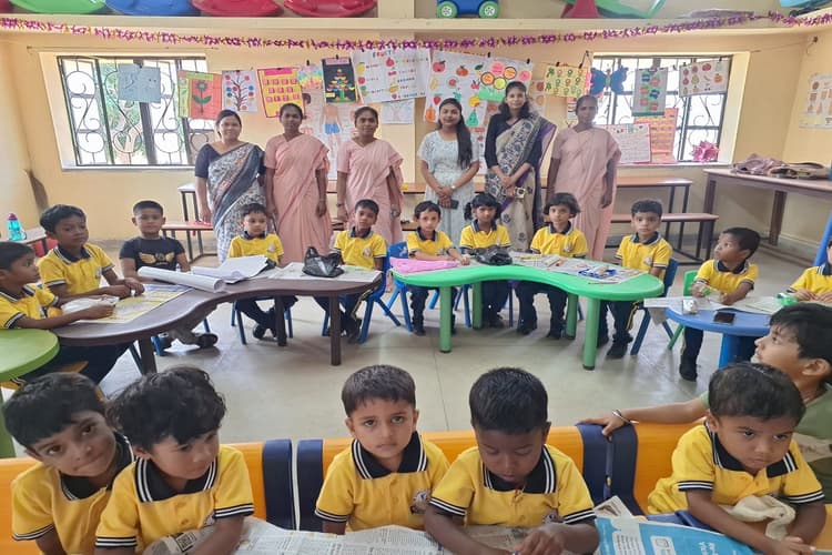 मदर्स डे पर सजी निर्मला एकेडमी, बच्चों ने कलाकृतियों के जरिये मां के प्रति जताया प्रेम