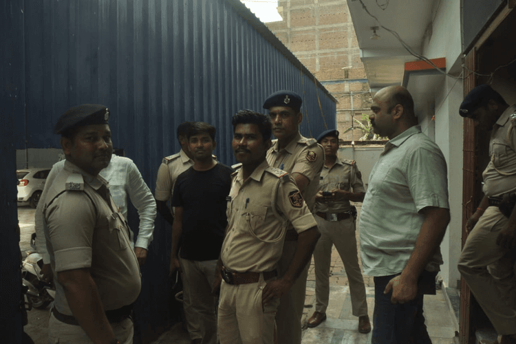 फुलवारी शरीफ में हथियार लहराकर फायरिंग करने वाला युवक पुलिस के रडार पर, छापेमारी तेज