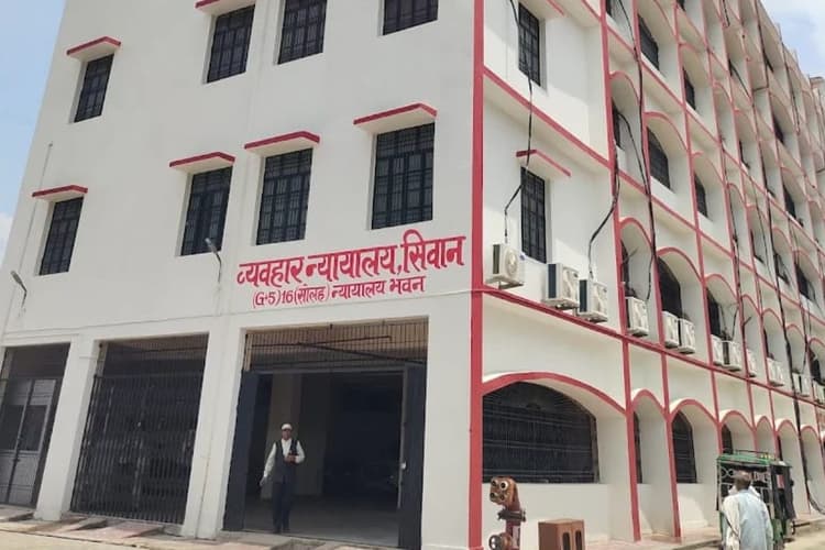 सीवान पुलिस की सख्ती का असर, लगातार दबिश से घबराए दो फरार आरोपी, कोर्ट में किया सरेंडर
