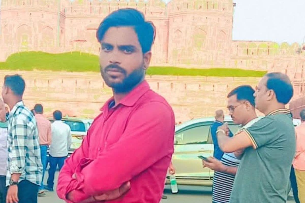 दिनदहाड़े मर्डर से दहला सीवान, घर से 300 मीटर दूर खून से लथपथ मिला युवक का शव, इलाके में दहशत...