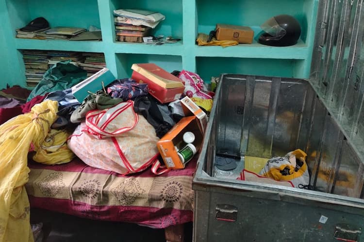 गया में शिक्षिका की घर में भीषण चोरी, ताला तोड़कर लाखों के जेवरात लेकर फरार हुए चोर