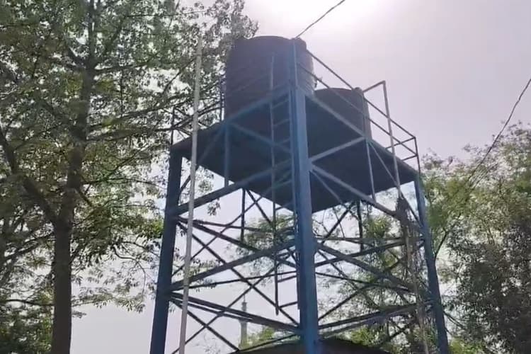 भीषण गर्मी में बूंद-बूंद पानी को तरसे ग्रामीण, तक्कीपुर में नल-जल योजना हुई फेल, भारी आक्रोश