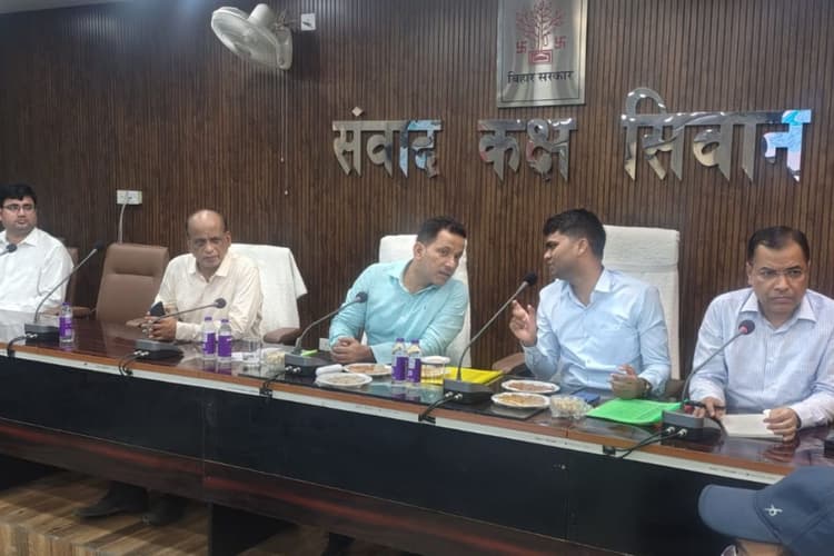 उद्यमियों के लिए शुरू होगा नया पोर्टल, सीवान समाहरणालय में हुई मीटिंग