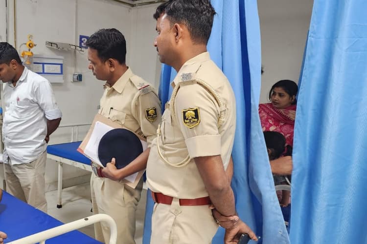 सीवान में देर रात युवती को बदमाशों ने मारी गोली, प्रेम प्रसंग में साजिश का आरोप, जांच में जुटी पुलिस