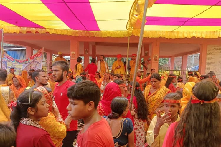शिलानाथ मंदिर में शुरू हुआ नौ दिवसीय महायज्ञ, भव्य कलश यात्रा में उमड़ा श्रद्धा का सैलाब