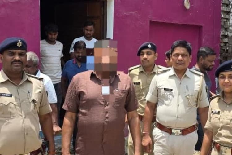 सीवान में कुर्की के डर से कुख्यात ने किया आत्मसमर्पण, 27 साल का है अपराधिक इतिहास, जानिए पूरी खबर...