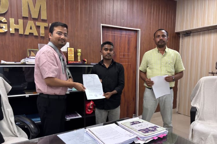 इमामगंज और बाराचट्टी के युवाओं को मिली बड़ी जिम्मेदारी, एसडीओ ने सौंपा नियुक्ति पत्र