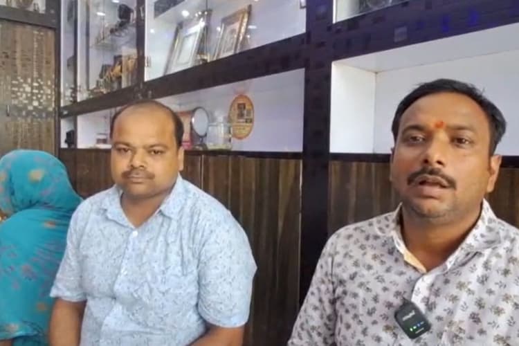 ‘बिहार सरकार’ लिखी सायरन गाड़ी में आए अपराधी, स्वर्ण व्यवसायी से फिल्मी अंदाज में लाखों की लूट