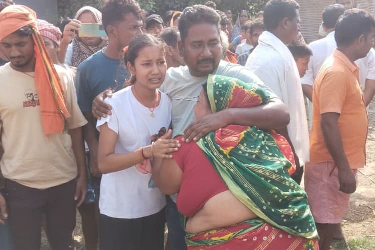 सीवान में पति-पत्नी और दो बेटियों की एक साथ जली चिताएं, पूर्वांचल एक्सप्रेसवे हादसे हुई दर्दनाक मौत