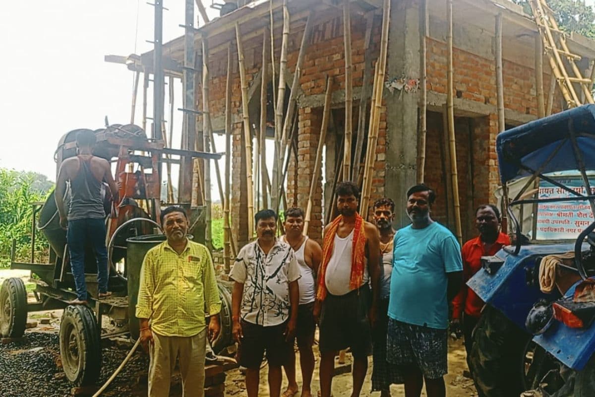 सहरसा के सोहा गांव में बन रहा भव्य शनि महाराज मंदिर, छत ढलाई हुआ सम्पन्न