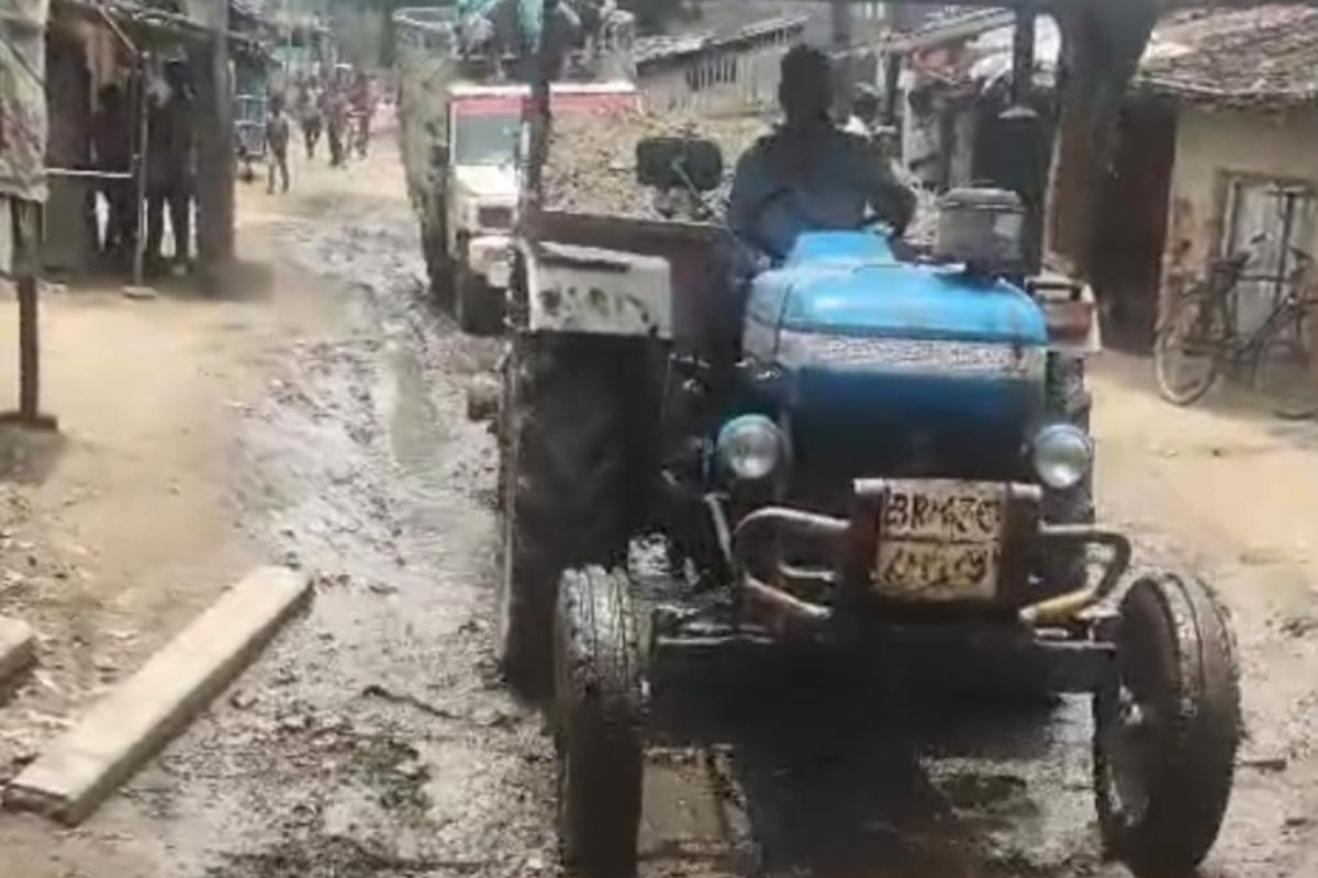 सहरसा में उर्दू मिडिल स्कूल रोड पर जलजमाव से बढ़ी मुश्किलें, बकरीद से पहले सड़क और नाला निर्माण की उठी मांग