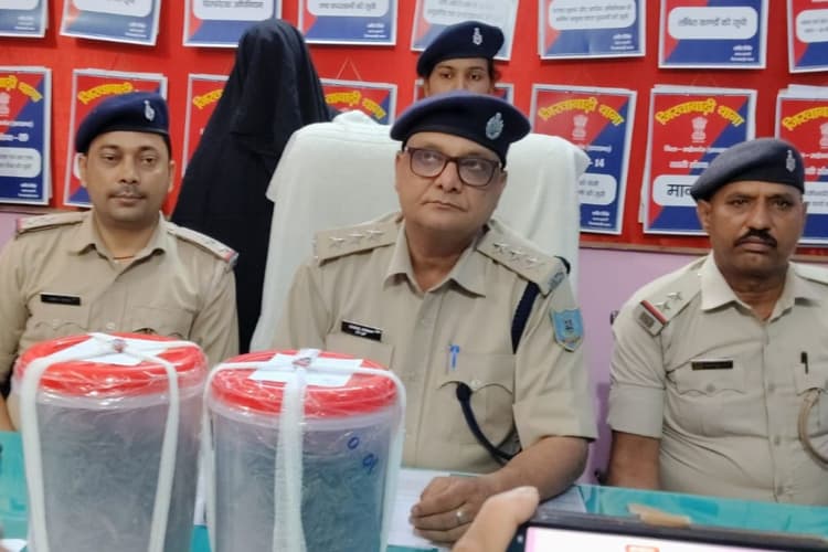 Sahibganj: 3.44 किलो गांजे के साथ महिला गिरफ्तार, अवैध गांजा कारोबार पर बड़ा प्रहार