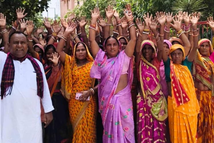 समस्तीपुर: अवैध शराब के खिलाफ सड़क पर उतरीं महिलाएं, बिथान थाना परिसर में भारी हंगामा