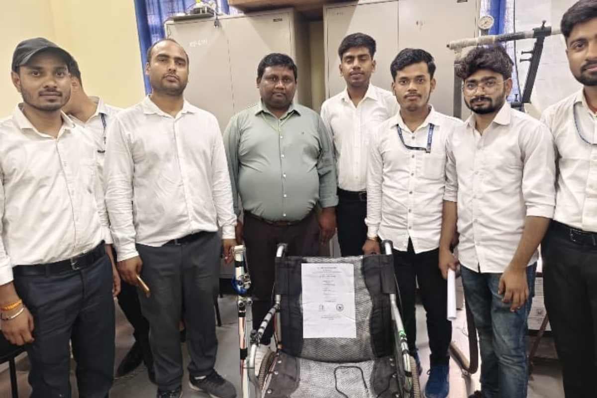 समस्तीपुर: इंजीनियरिंग कॉलेज के छात्रों का कमाल, महज कुछ खर्च में बनाई 'स्मार्ट व्हीलचेयर