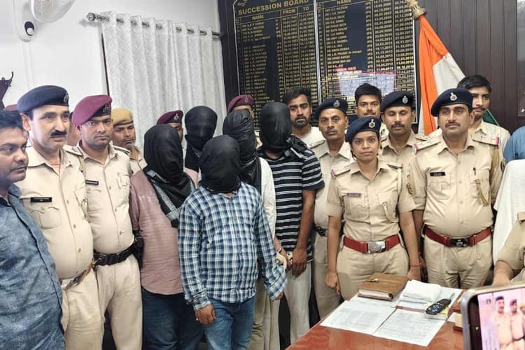 समस्तीपुर: सीतामढ़ी-हावड़ा स्पेशल ट्रेन में जेवरात चोरी का खुलासा, पांच शातिर गिरफ्तार