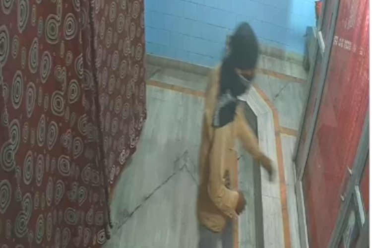 समस्तीपुर: आस्था पर डाका, प्रसिद्ध दुर्गा मंदिर से 10 लाख से अधिक के आभूषण चोरी