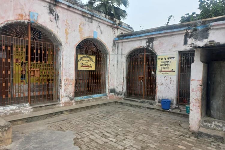 समस्तीपुर: बिना जमीन और छत-दीवार के चल रहे 161 स्कूल, अब नजदीकी सरकारी भवनों में किए जाएंगे शिफ्ट