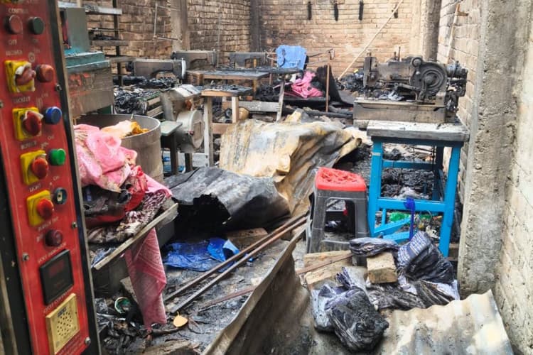 Samastipur News: भीषण अग्निकांड: मोरवा में रेडीमेड गारमेंट फैक्ट्री जलकर खाक, 50 लाख से अधिक का नुकसान