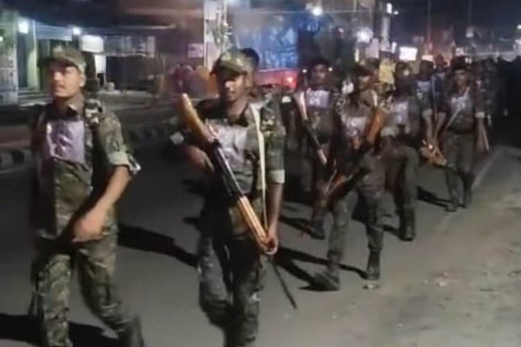 Samastipur News: प्रशिक्षु सिपाहियों का दमखम,12 किलो वजन और हथियार के साथ 20 किमी पैदल मार्च