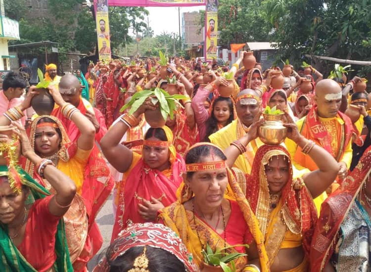 समस्तीपुर: महारुद्र यज्ञ को लेकर भव्य कलश यात्रा, 551 कुमारी कन्याओं ने लिया भाग