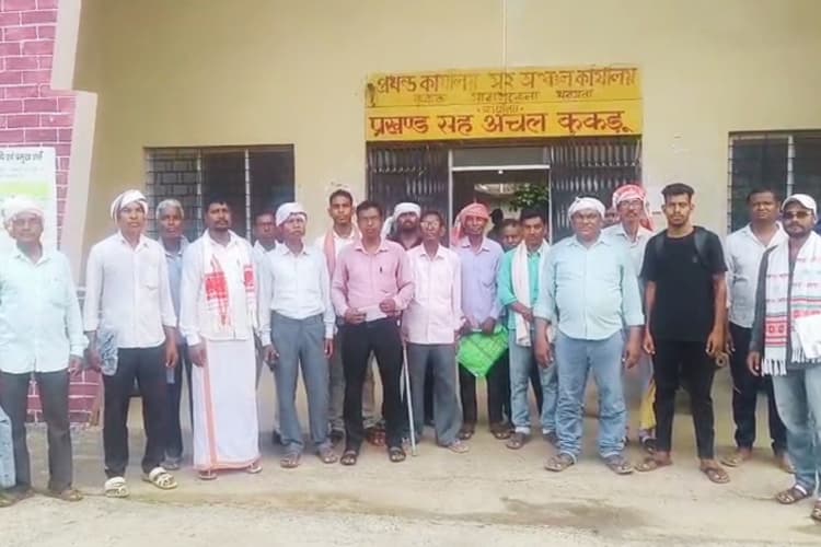 सरायकेला-खरसावां : पेसा नियमावली लागू करने की मांग को लेकर भूमिज-मुंडा समाज ने सौंपा ज्ञापन