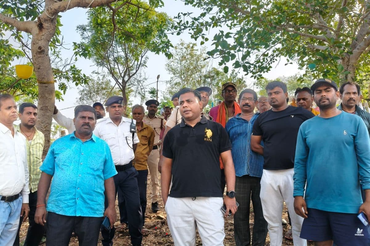 शेखपुरा की खांडपर पहाड़ी बनेगी पर्यटन का नया केंद्र: डीएम शेखर आनंद ने खुद चोटी पर चढ़कर लिया जायजा, दिए निर्देश