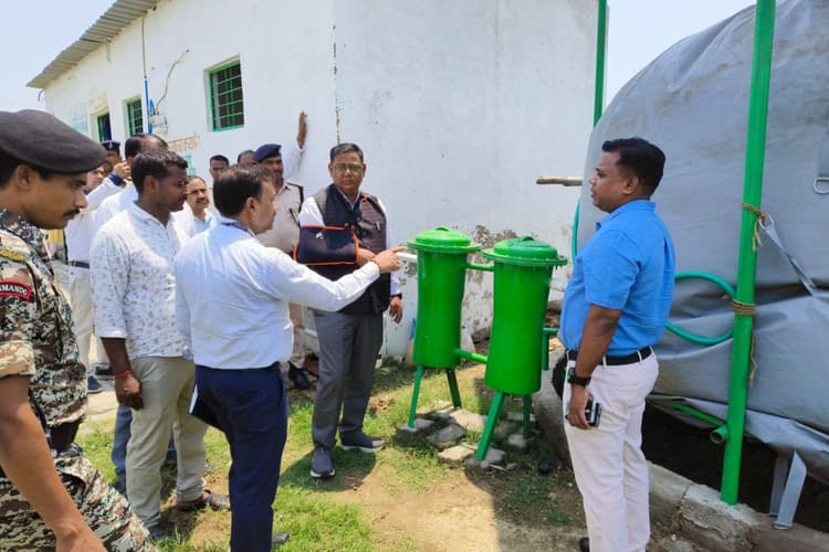 Sheikhapura News: मदारी गांव पहुंचे DM, बायोगैस प्लांट का किया औचक निरीक्षण, दिए जरूरी निर्देश