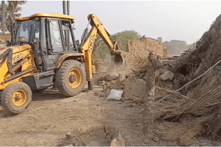 Shekhpura News: धनकौल गांव में कब्रिस्तान से हटाया गया अतिक्रमण, ग्रामीणों ने घेराबंदी की मांग उठाई