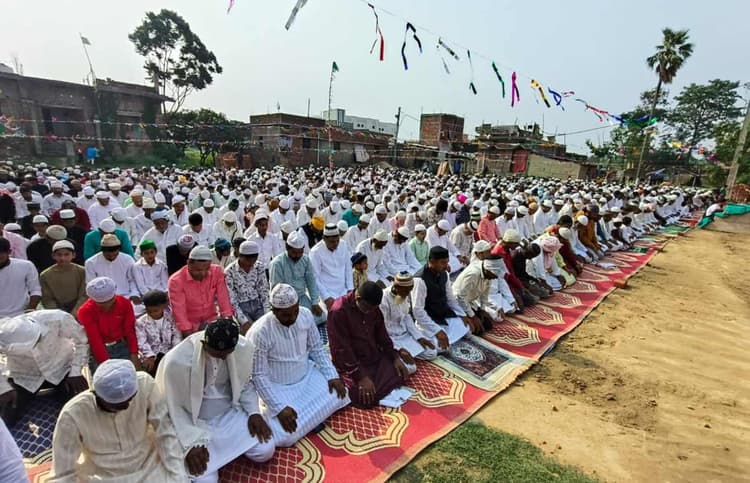 शिवहर: सौहार्दपूर्ण वातावरण में मनाई गई बकरीद, नमाज के बाद देश में अमन-चैन की मांगी दुआ